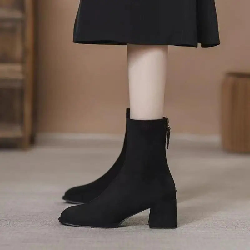 2025 New Women's British Style Pointed Ankle Boots - Chunky Heel Booties, Versatile Fall/Winter Office Boots